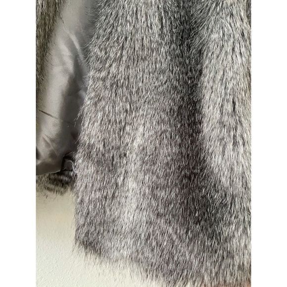Calvin Klein Grey Faux Fur Vest -1x - Picture 3 of 8